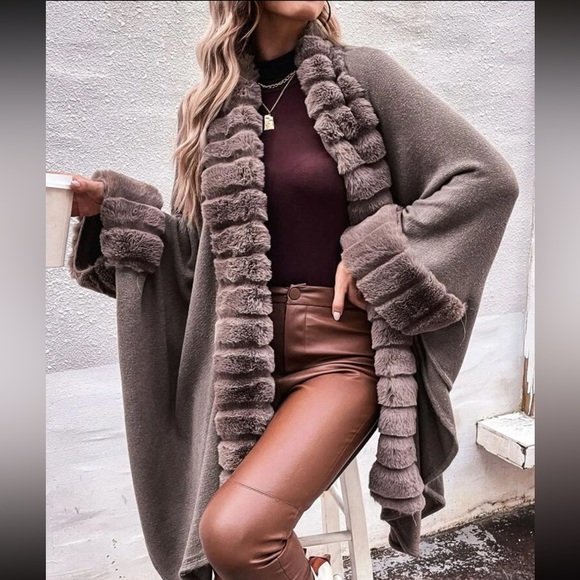 Cozy Fringe Open Front Cardigan Poncho - Picture 2 of 10